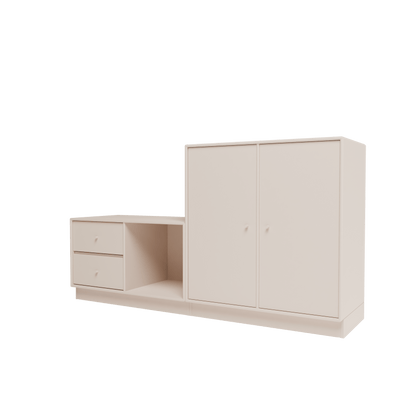 Banc Rest I Montana, laque 168 Clay, sur socle de 7 cm, vue de trois quarts sur fond blanc