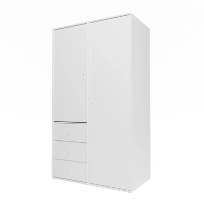 Armoire Attire III Montana, laque 101 New White, suspendu au rail mural, vue de trois quarts sur fond blanc