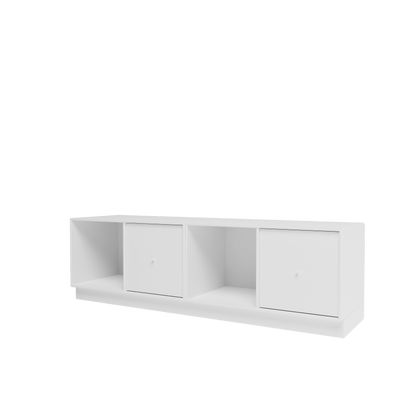 Banc Rest II Montana, laque 38 Snow, sur socle de 7 cm, vue de trois quarts sur fond blanc
