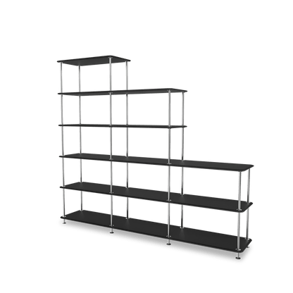 Etagère Free 542000 Montana, tablettes 207 Black et structure 44C Chrome, vue de trois quarts sur fond blanc