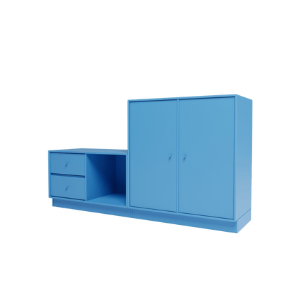 Banc Rest I Montana, laque 154 Azure, sur socle de 7 cm, vue de trois quarts sur fond blanc