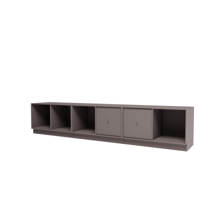 Banc Rest III Montana, laque 35 Coffee, sur socle de 7 cm, vue de trois quarts sur fond blanc