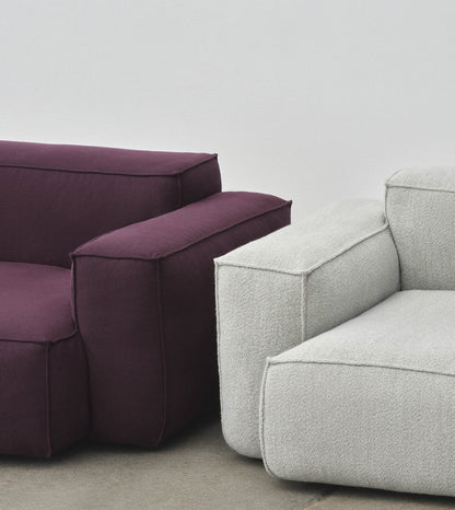 Deux canapés Mags Soft Low déhoussables de Hay, tissus Story 014 prune et Turf gris clair