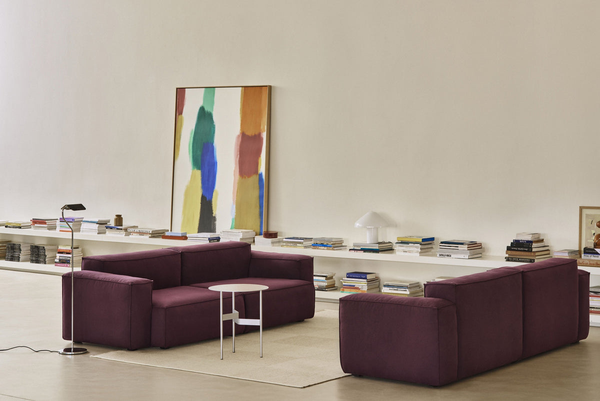 Deux canapés Mags Soft Low déhoussables de Hay, 2,5 places combinaison 1, tissu Story 014 prune, dans un salon