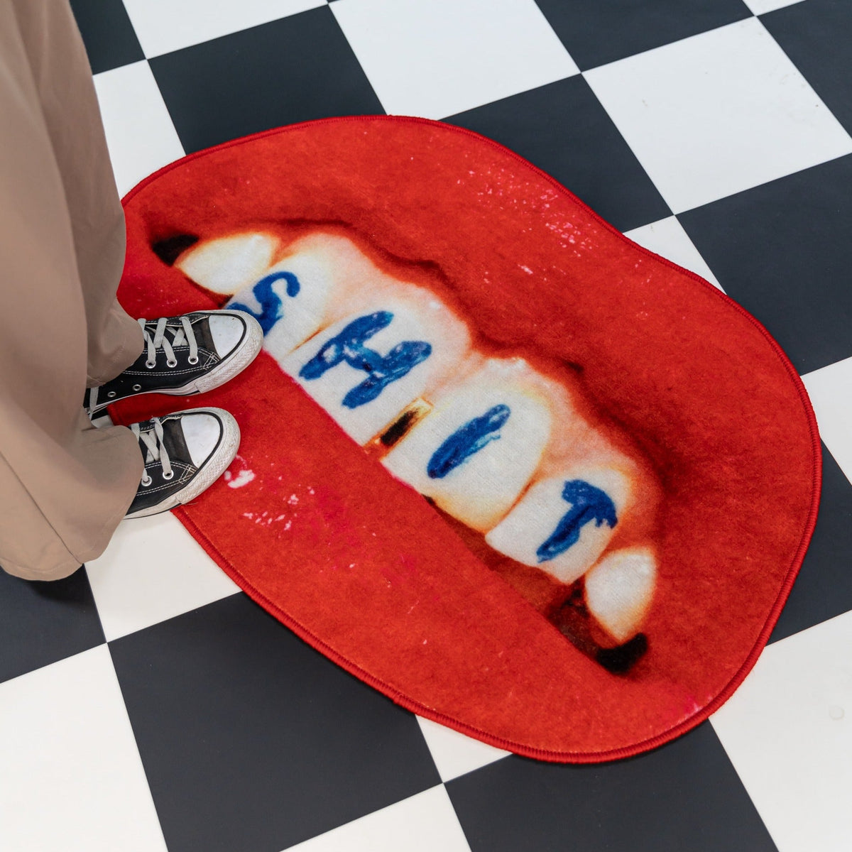 Tapis de bain Toiletpaper Shit Shaped - Seletti-vue 2-The Woods Gallery