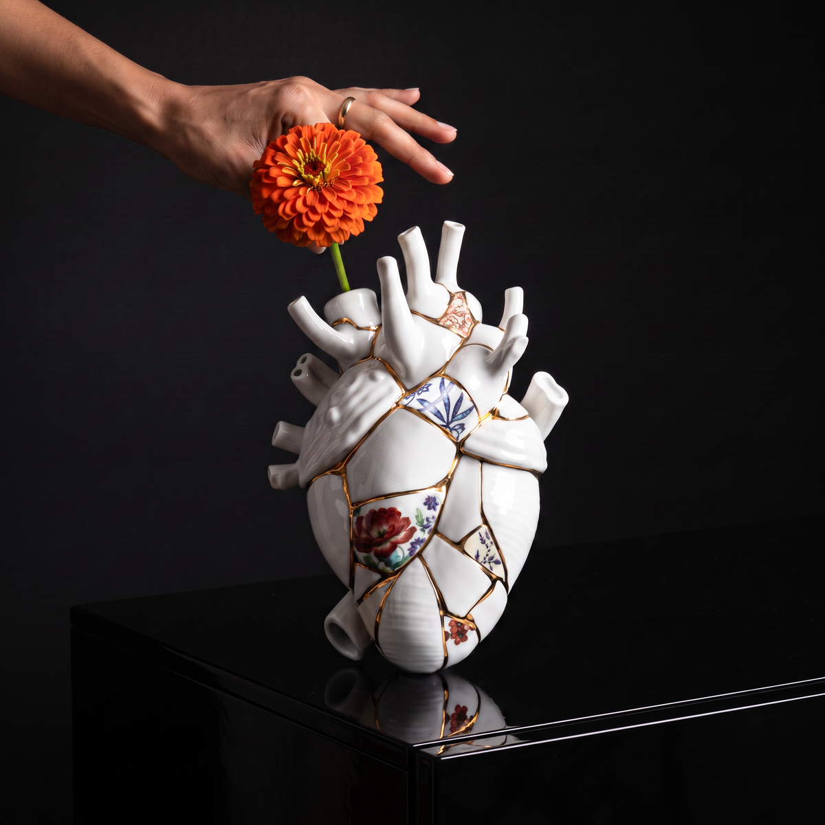 Vase coeur Love In Bloom Kintsugi de Marcantonio - Seletti-en situation, visuel de synthèse-The Woods Gallery