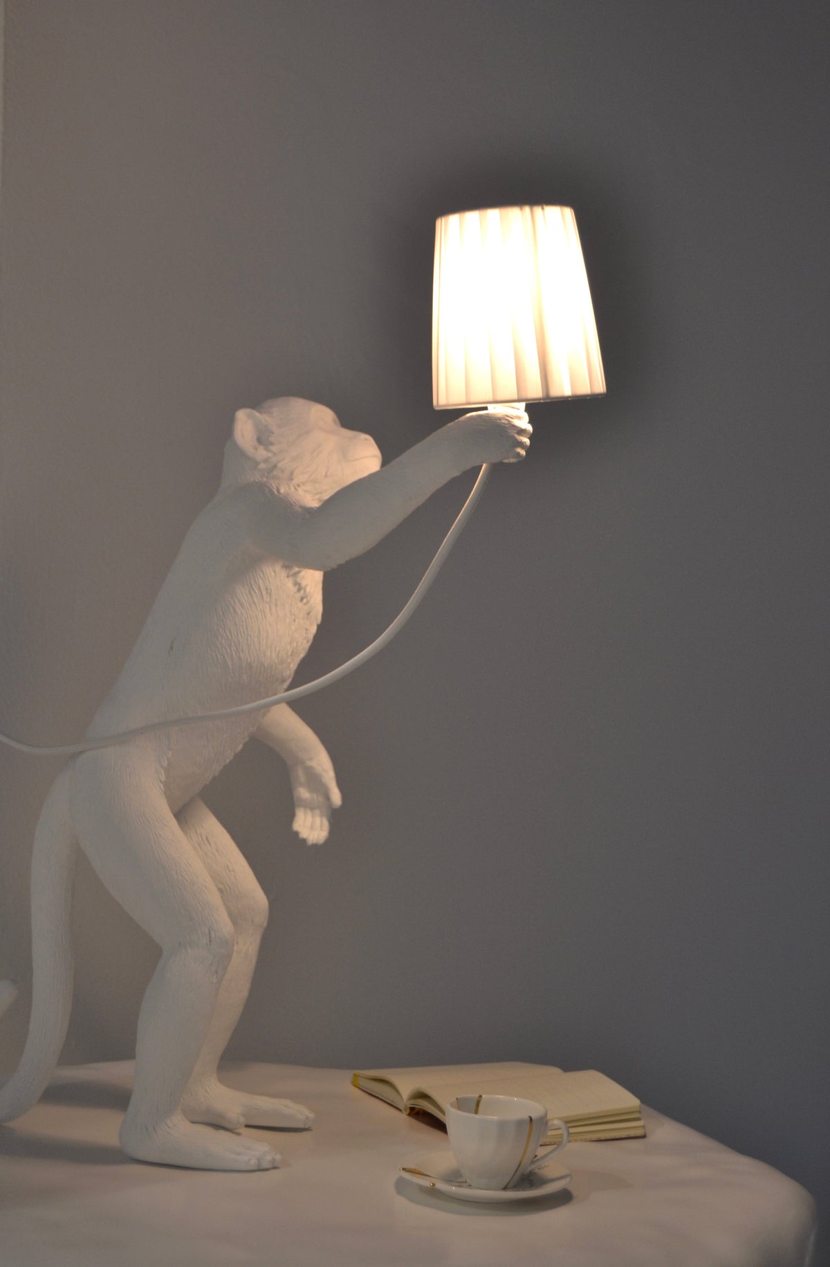 Lampe Monkey Lamp Standing intérieur de Marcantonio - Seletti-vue 2-The Woods Gallery