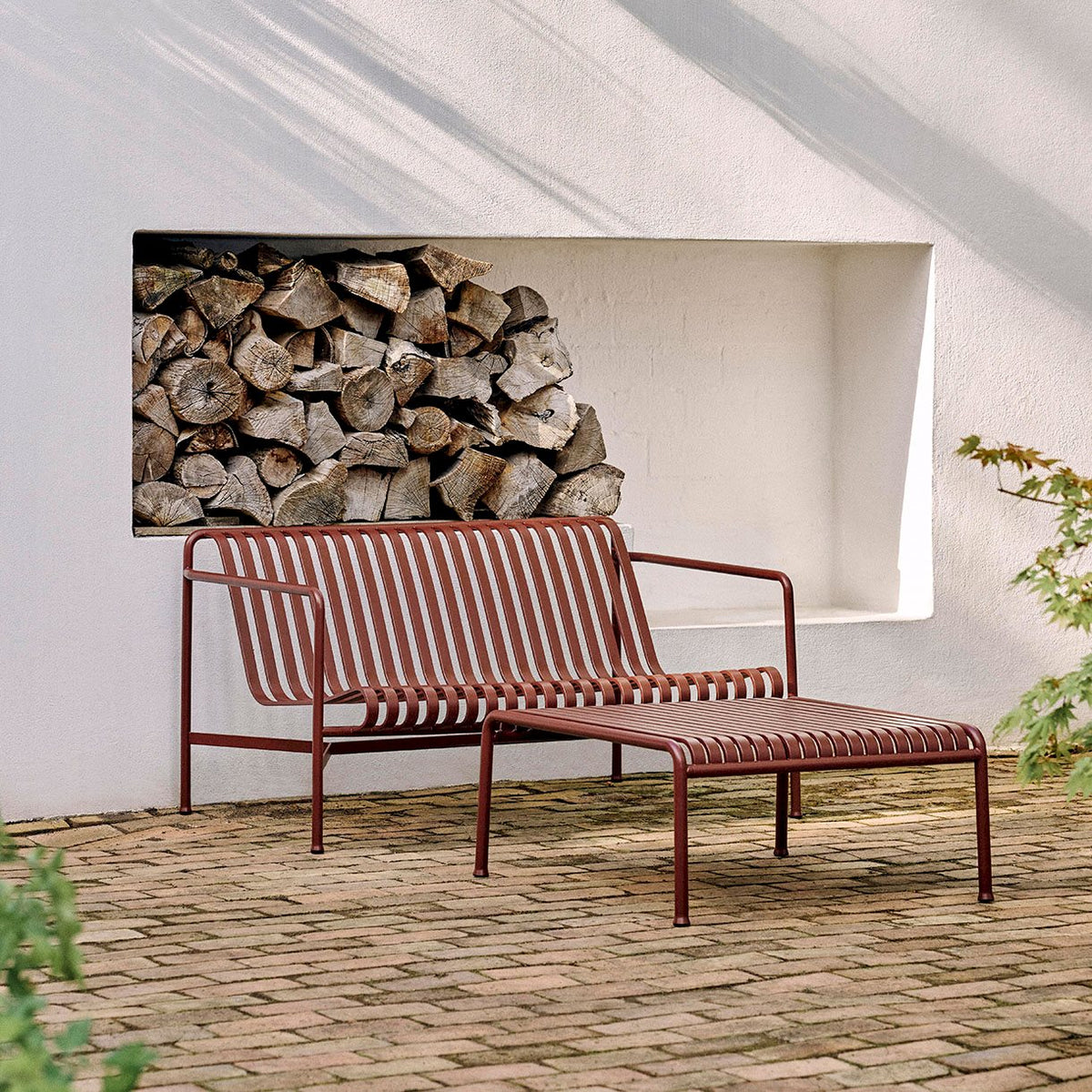 Table basse Palissade de Ronan et Erwan Bouroullec - Hay-vue d’ambiance 2-The Woods Gallery