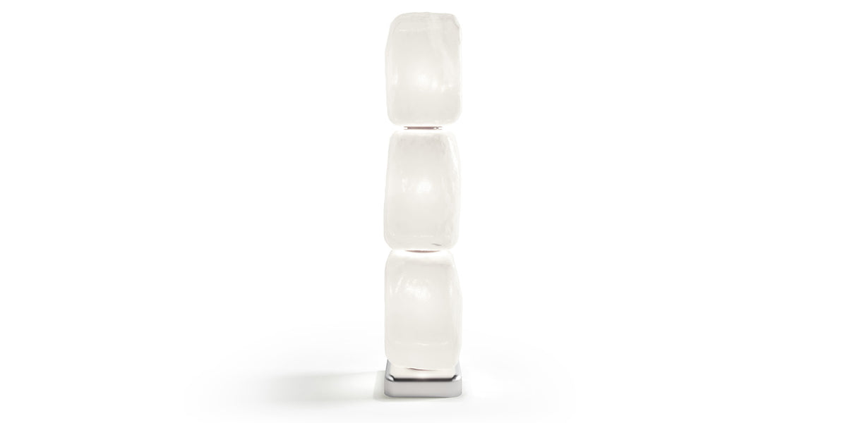 Lampadaire Wax, Stone, Light de Linde Freya Tangelder - Cassina-vue de face, trois blocs de verre blanc-Cassina