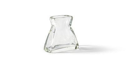Vase à fleurs échancré de Charlotte Perriand - Cassina-vase en verre transparent, vue de face-Cassina