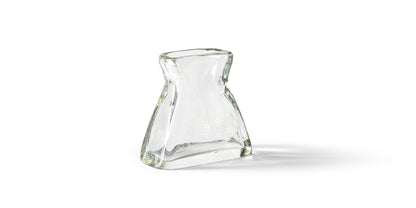 Vase à fleurs échancré de Charlotte Perriand - Cassina-vase en verre transparent, vue de face-Cassina