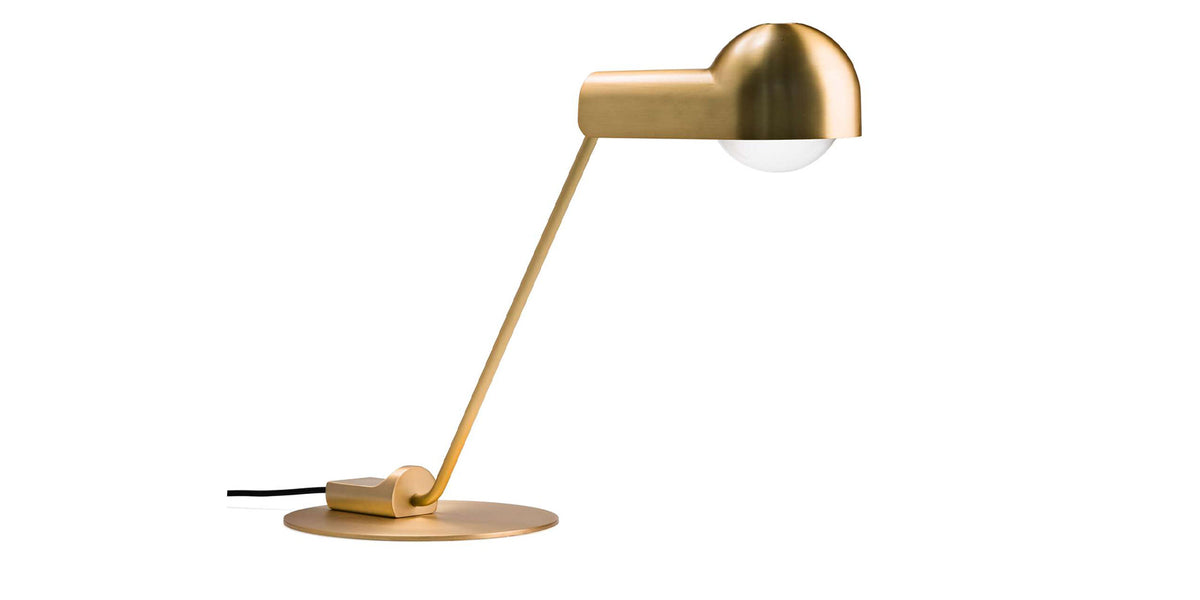 Lampe à poser Domo de Joe Colombo - Cassina-vue de trois quarts, lampe laiton à tête articulée-Cassina
