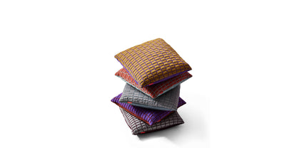 Coussin décoratif Frame - Cassina-pile de coussins aux motifs géométriques colorés-Cassina