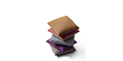 Coussin décoratif Frame - Cassina-pile de coussins aux motifs géométriques colorés-Cassina