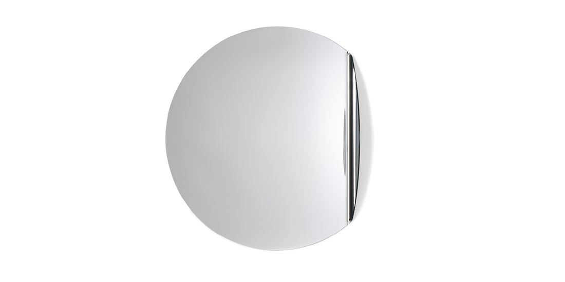 Miroir Gibbous de Michael Anastassiades - Cassina-miroir rond à fente latérale chromée, vue de face-Cassina