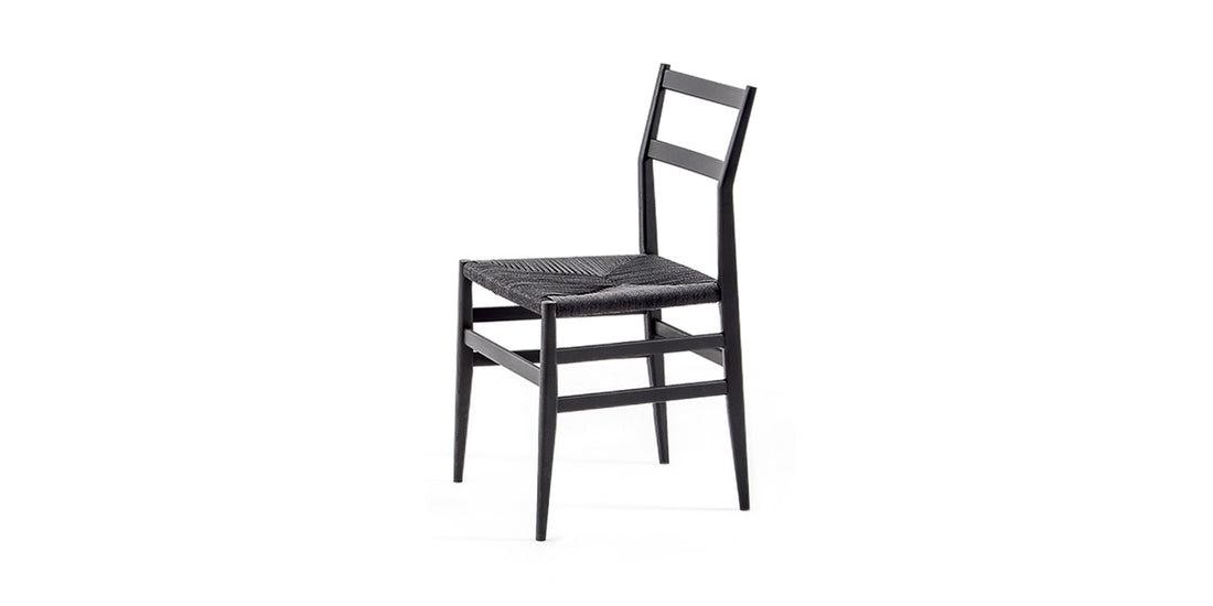 Chaise 646 Leggera de Gio Ponti - Cassina-vue de trois quarts, bois noir et assise en corde-Cassina