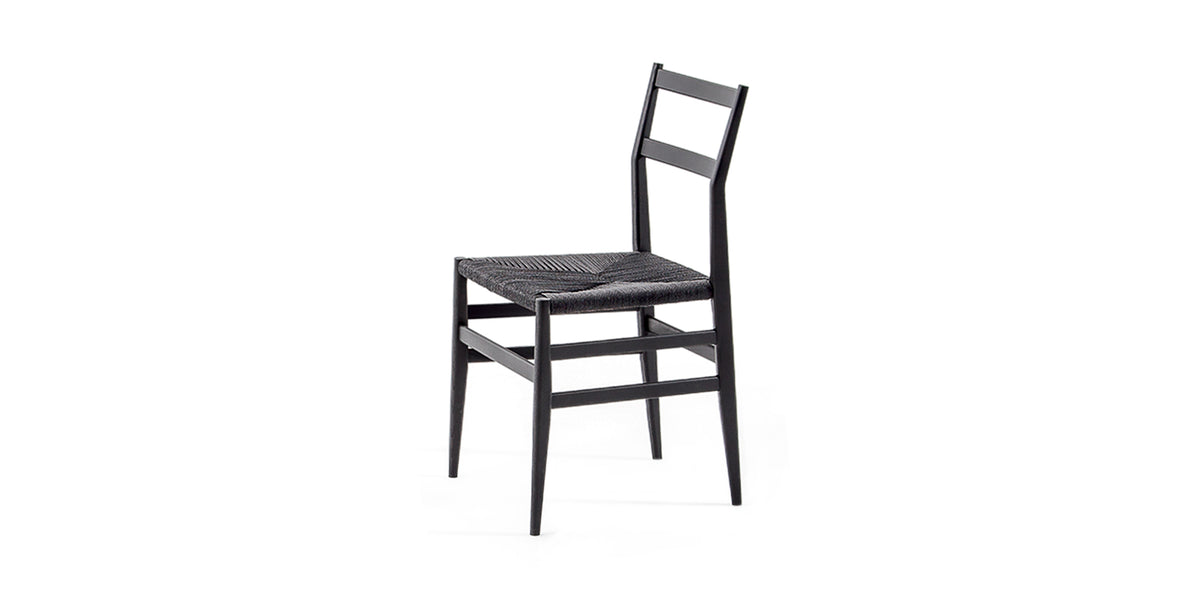 Chaise 646 Leggera de Gio Ponti - Cassina-vue de trois quarts, bois noir et assise en corde-Cassina