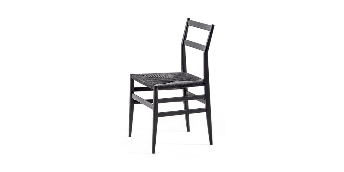 Chaise 646 Leggera de Gio Ponti - Cassina-vue de trois quarts, bois noir et assise en corde-Cassina