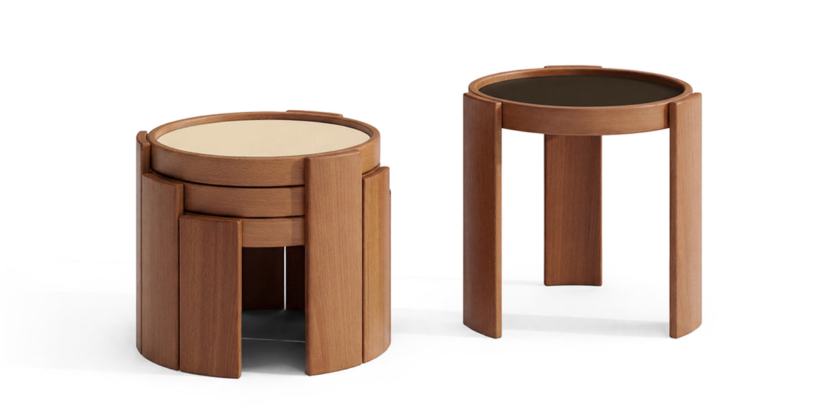 Tables gigognes 780/783 de Gianfranco Frattini - Cassina-deux tables gigognes en bois, plateaux clair et sombre-Cassina