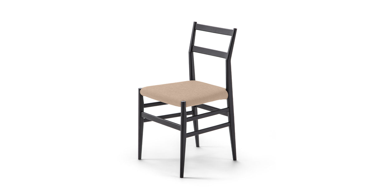 Chaise 646 Leggera de Gio Ponti - Cassina-vue de trois quarts, assise en tissu beige-Cassina