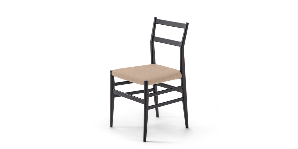 Chaise 646 Leggera de Gio Ponti - Cassina-vue de trois quarts, assise en tissu beige-Cassina