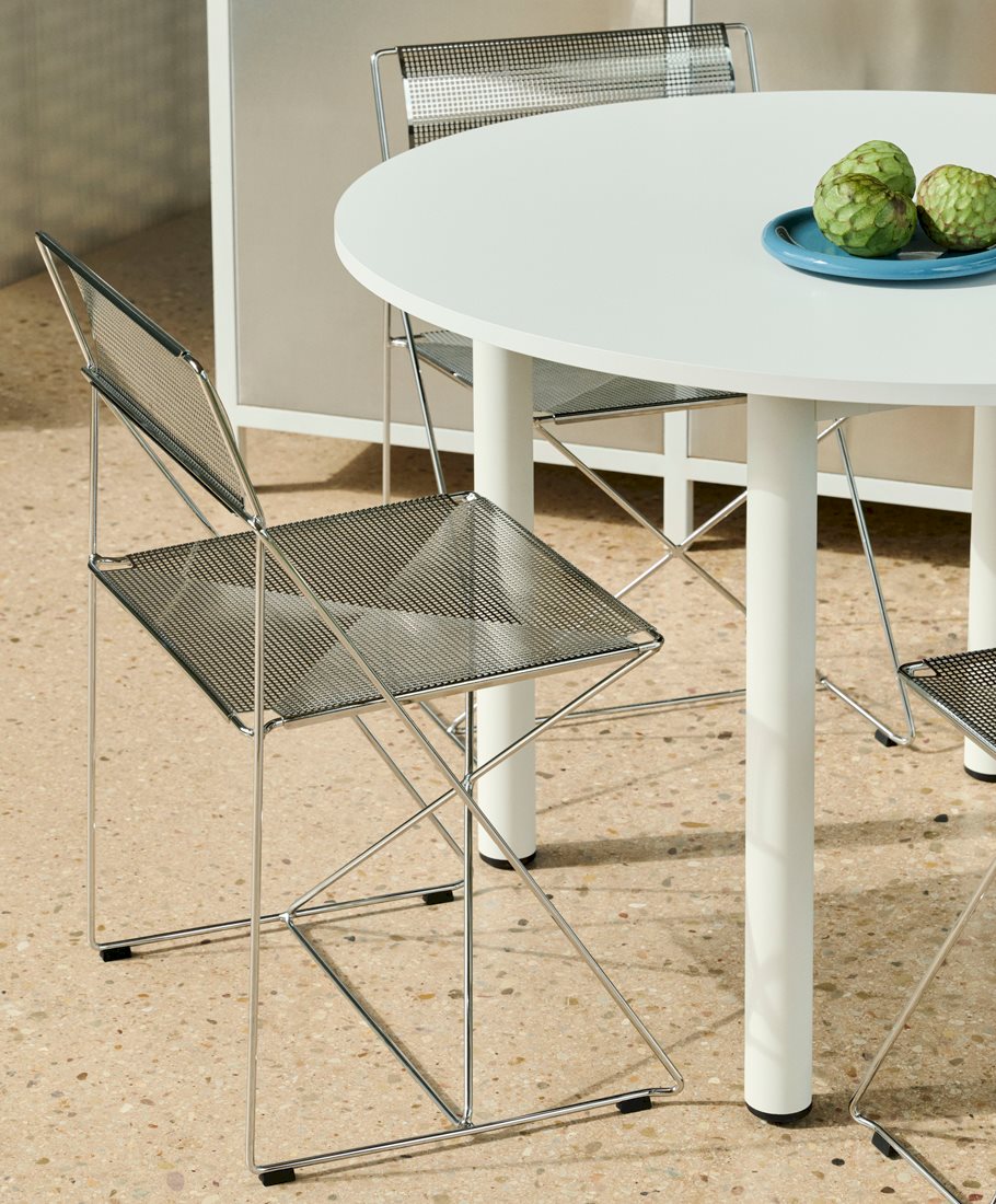Chaise X-Line piètement chromé de Niels Jørgen Haugesen - Hay
