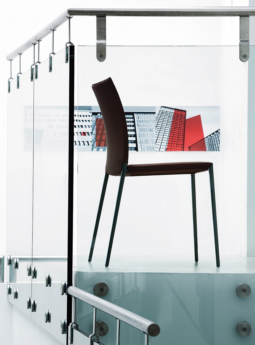Chaise empilable Talia 2080 de Roberto Barbieri - Zanotta, vue 3 - Zanotta