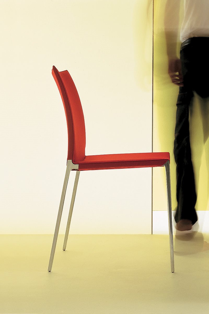 Chaise Lia 2086 de Roberto Barbieri - Zanotta, vue 1 - Zanotta