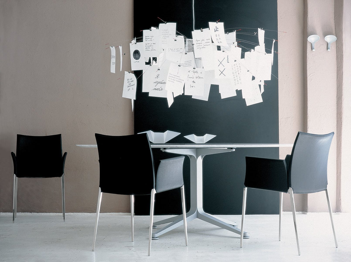 Chaise Lia 2086 de Roberto Barbieri - Zanotta, vue 4 - Zanotta
