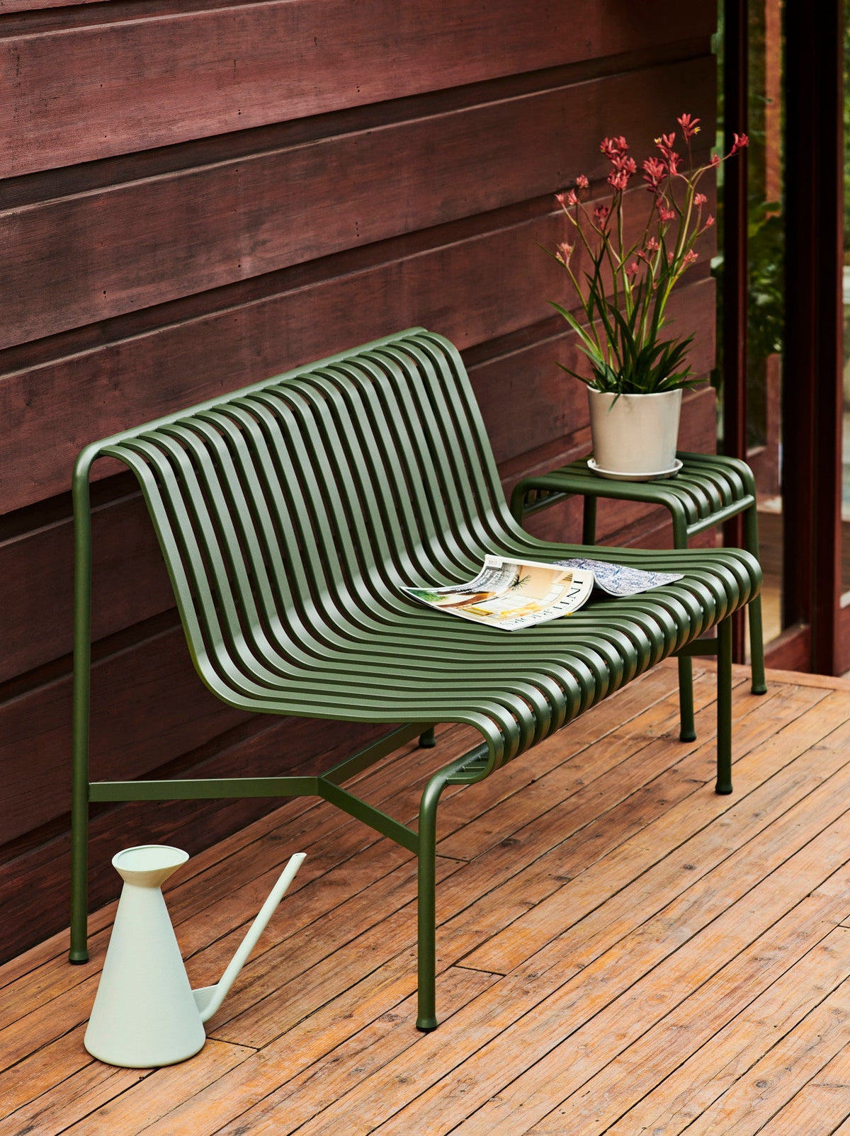 Banc Palissade Dining sans accoudoir - Hay-en situation-The Woods Gallery