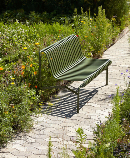 Banc Palissade Dining sans accoudoir - Hay-en situation 4-The Woods Gallery