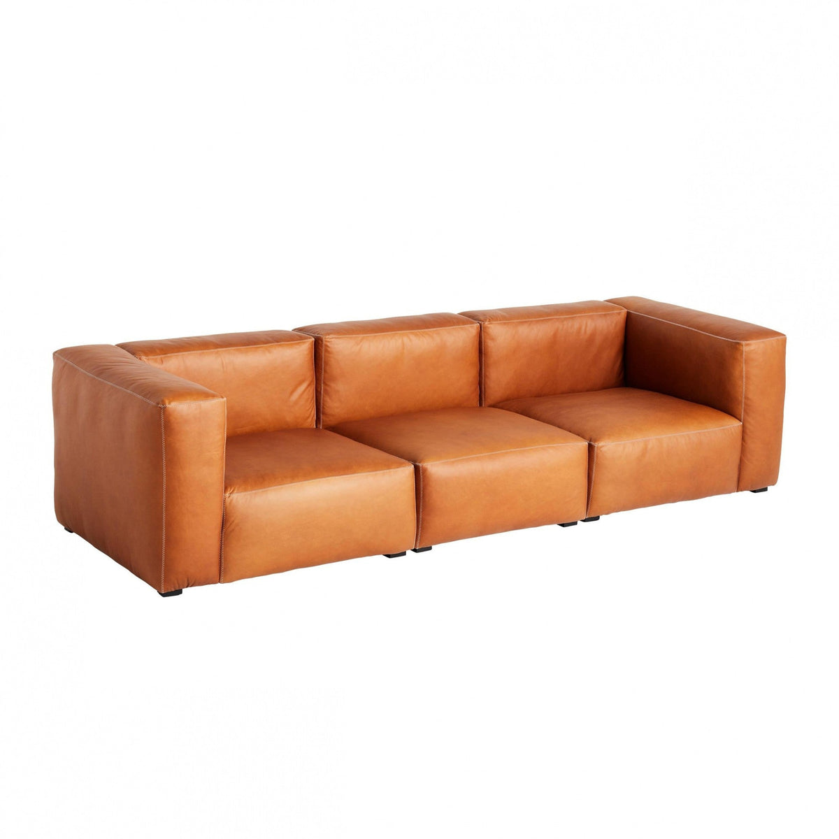 Canapé Mags Soft 3 places Cuir Cognac L 268,5 cm - Hay-vue de trois quarts sur fond blanc-The Woods Gallery