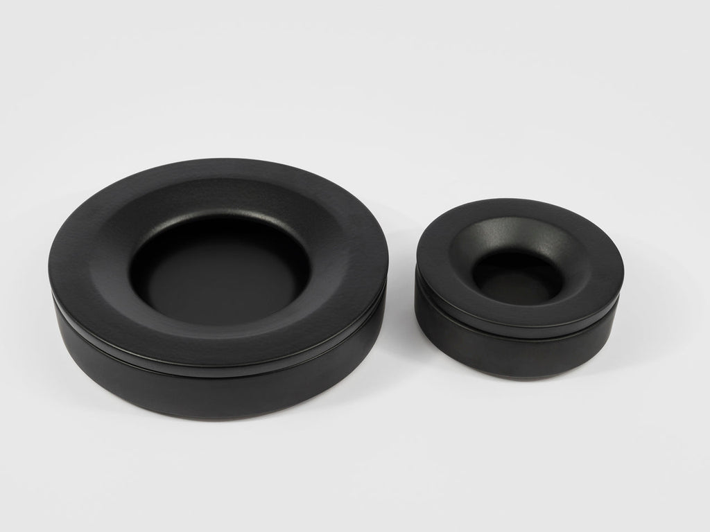 Cendrier Barbados par Angelo Mangiarotti - Danese Milano-Noir S-The Woods Gallery