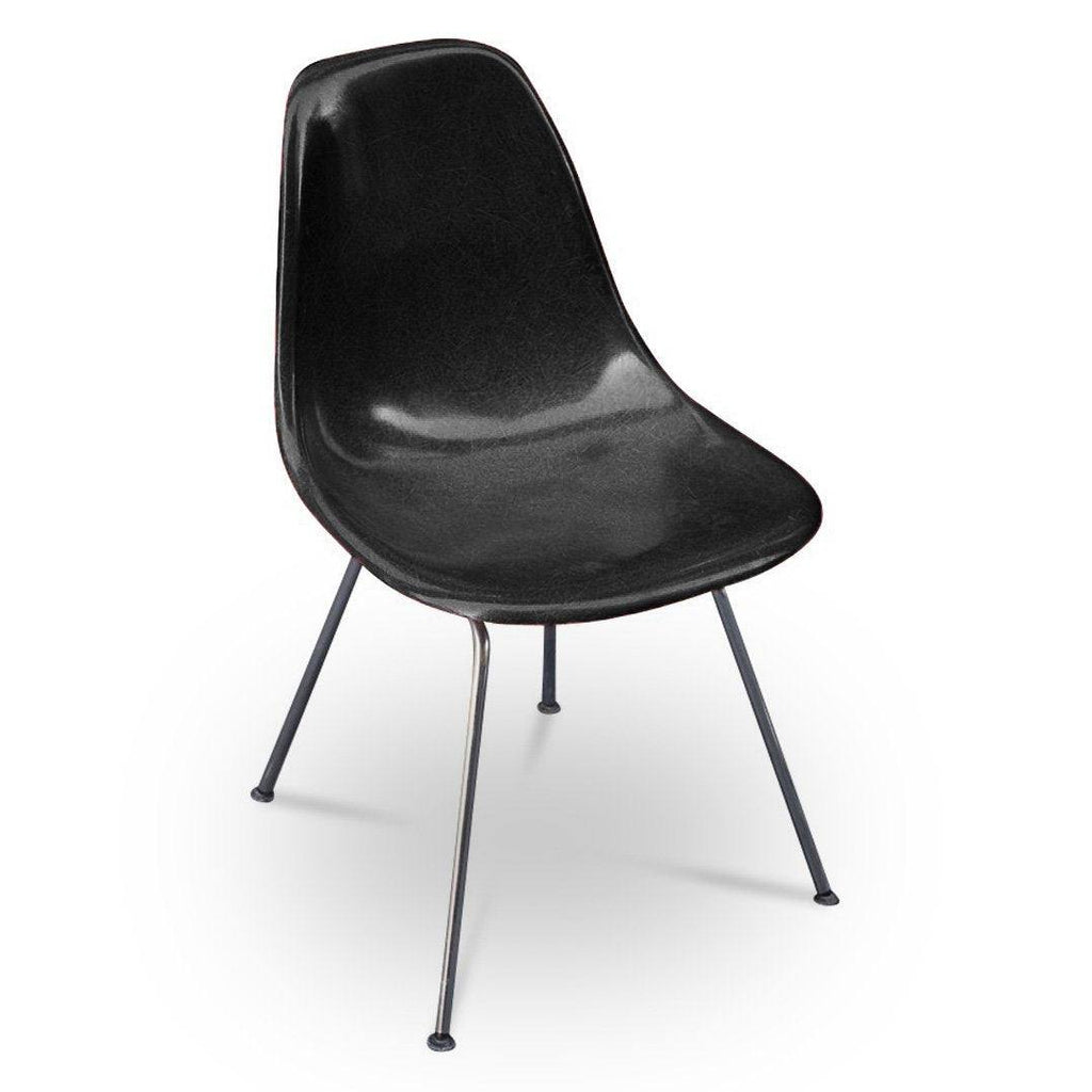 Chaise DSW Black de Charles & Ray Eames - Herman Miller - Vintage-DSW - Piètement Base Dowel Noyer-The Woods Gallery