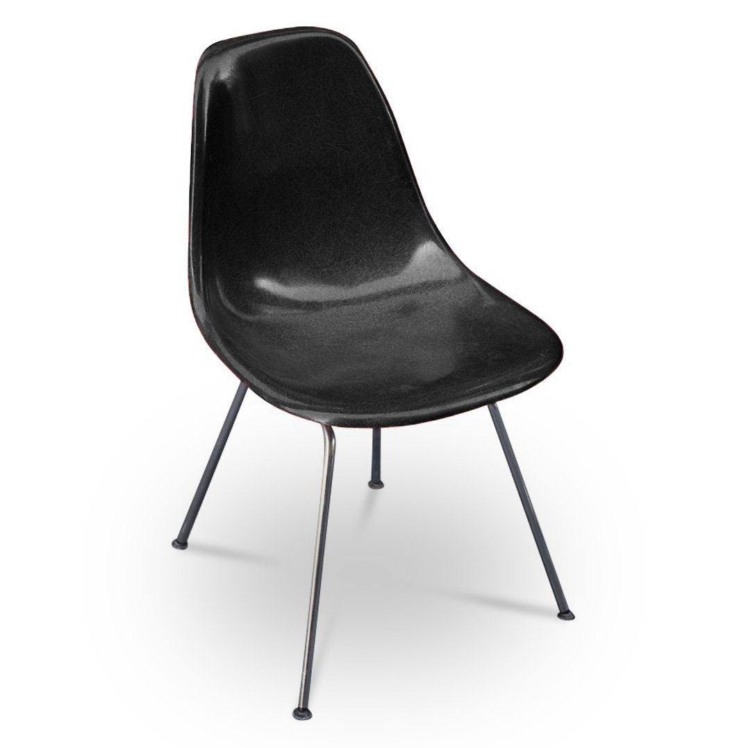 Chaise DSW Black de Charles &amp; Ray Eames - Herman Miller - Vintage-DSX - Piètement Base H-The Woods Gallery