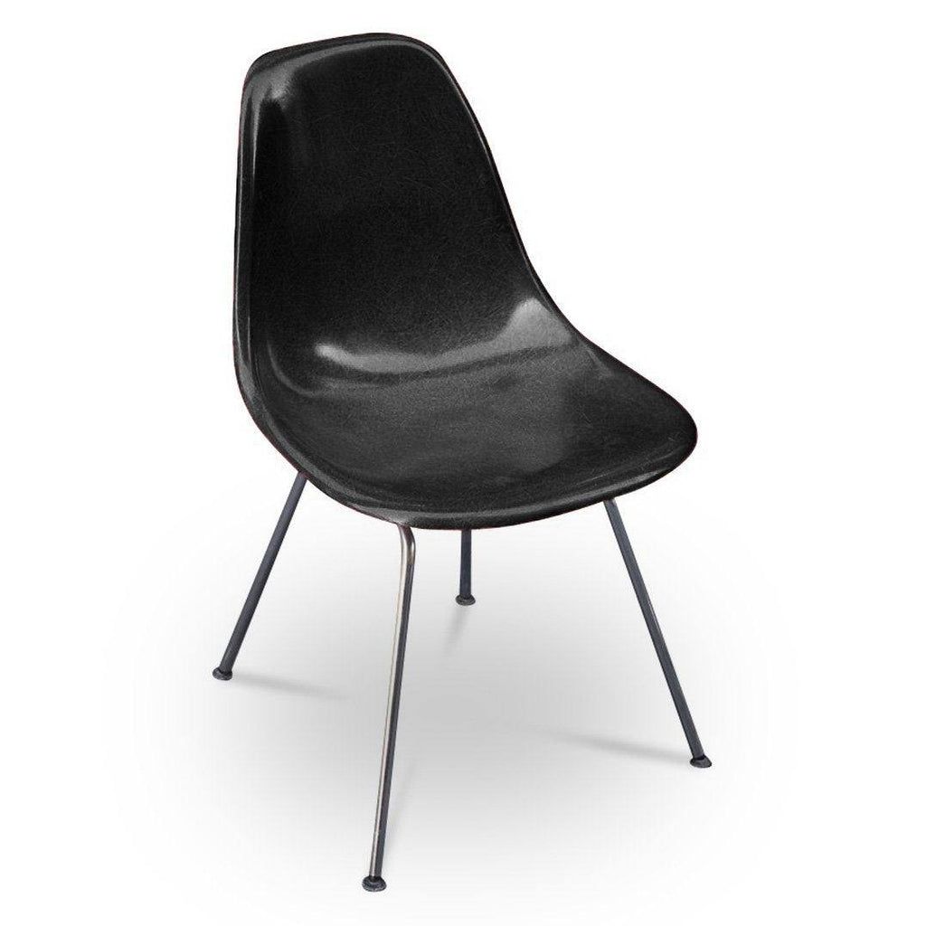 Chaise DSW Black de Charles & Ray Eames - Herman Miller - Vintage-DSX - Piètement Base H-The Woods Gallery