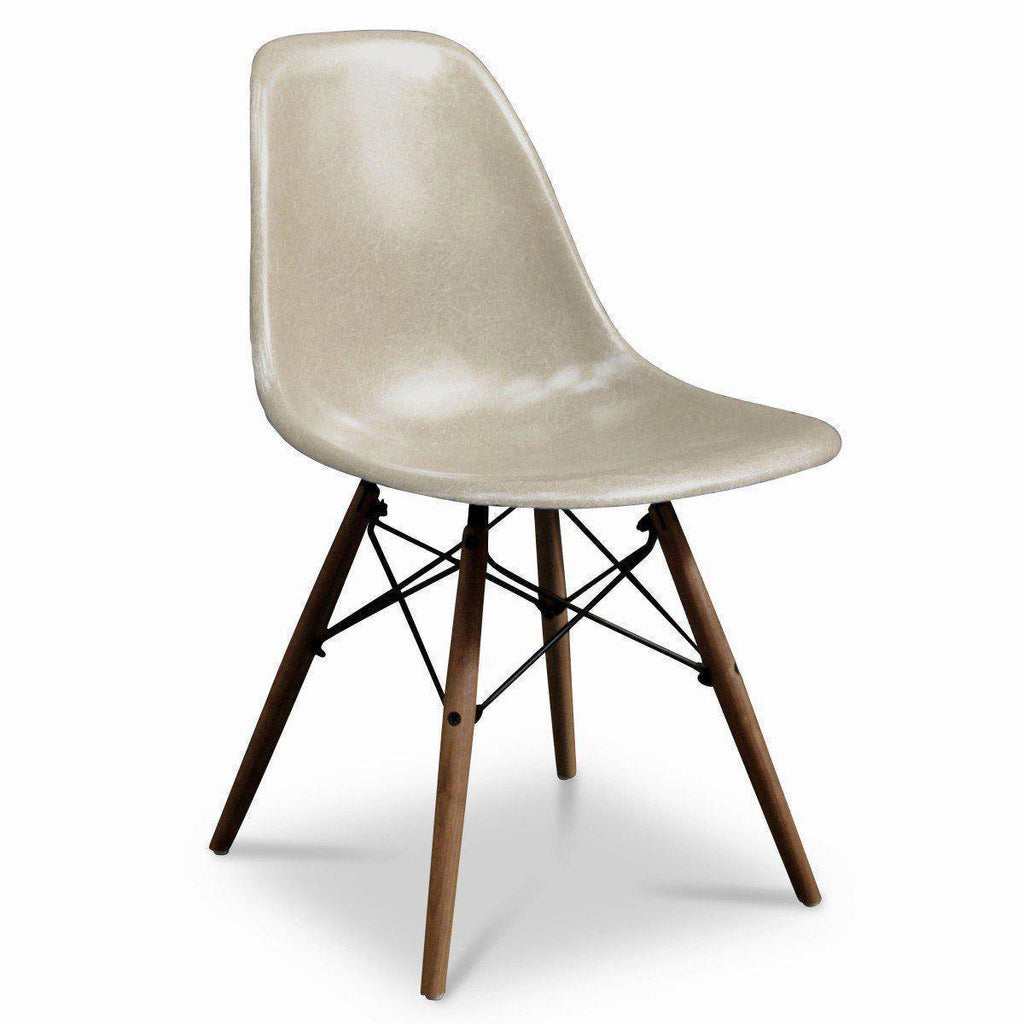 Chaise DSW Greige de Charles & Ray Eames - Herman Miller - Vintage-DSW - Piètement Base Dowel Noyer-The Woods Gallery