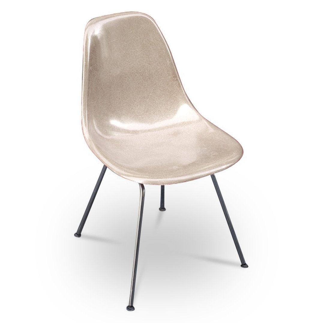 Chaise DSW Greige de Charles &amp; Ray Eames - Herman Miller - Vintage-DSX - Piètement Base H-The Woods Gallery