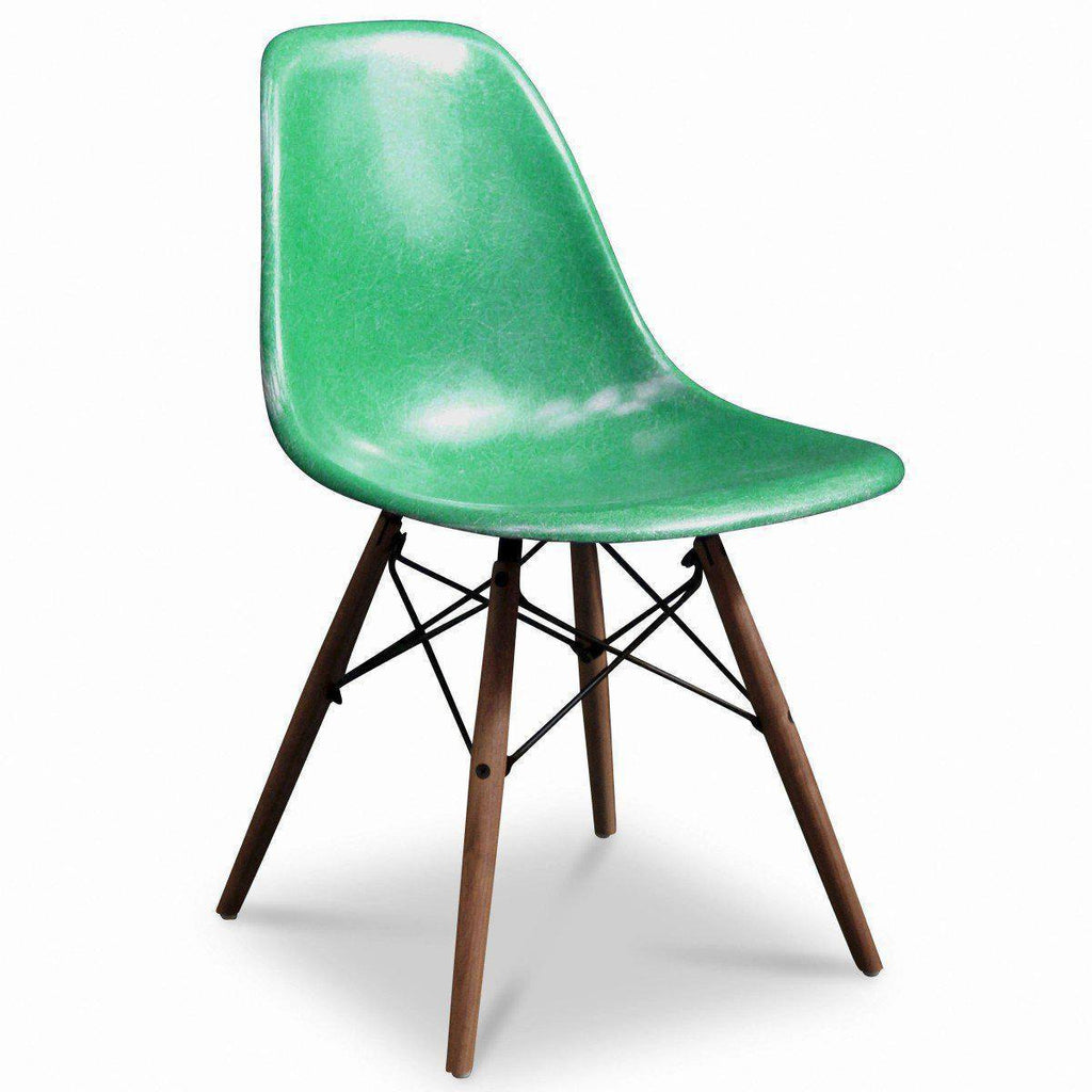 Chaise DSW Kelly Green de Charles & Ray Eames - Herman Miller - Vintage-DSW - Piètement Base Dowel Noyer-The Woods Gallery