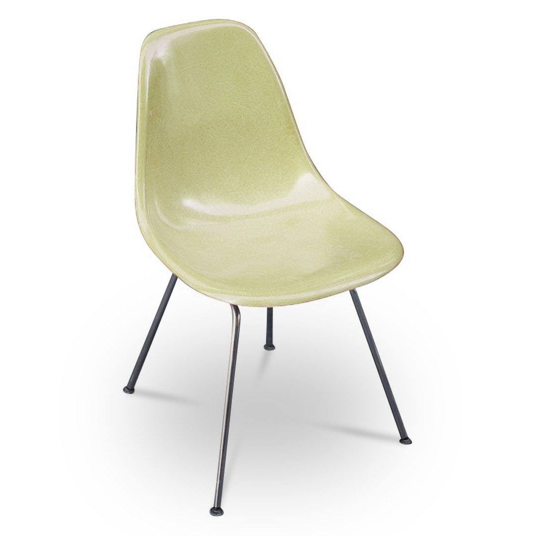 Chaise DSW Lemon Yellow de Charles &amp; Ray Eames - Herman Miller - Vintage-DSX - Piètement Base H-The Woods Gallery
