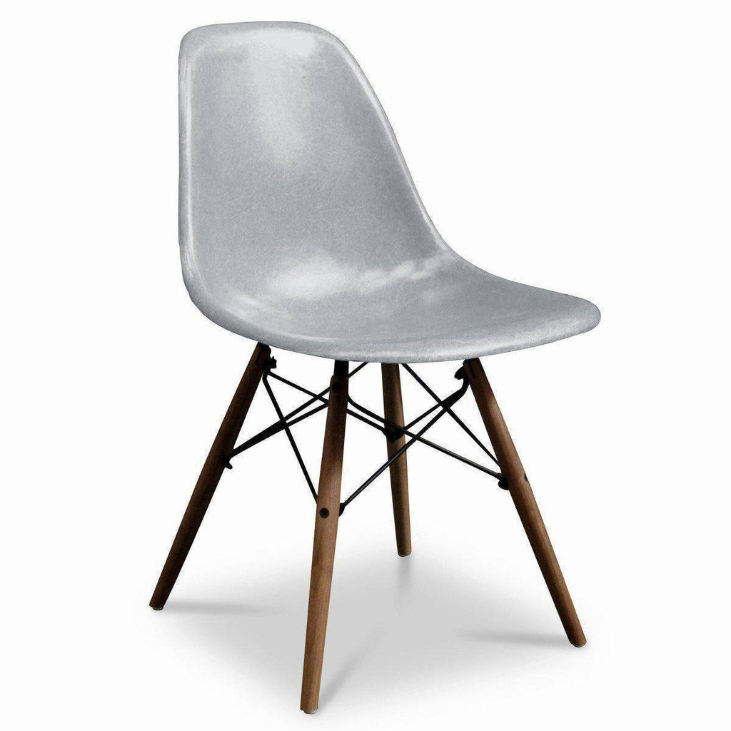 Chaise DSW Light Grey de Charles & Ray Eames - Herman Miller - Vintage-DSW - Piètement Base Dowel Noyer-The Woods Gallery