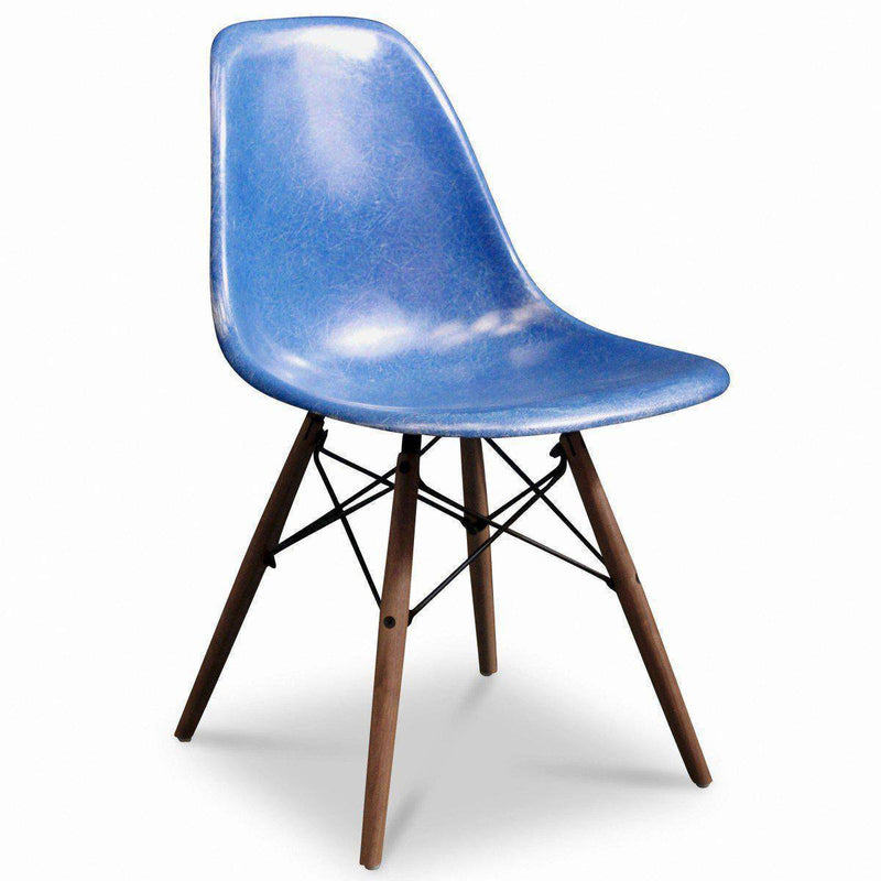 Chaise DSW Medium Blue de Charles & Ray Eames - Herman Miller - Vintage-DSW - Piètement Base Dowel Noyer-The Woods Gallery