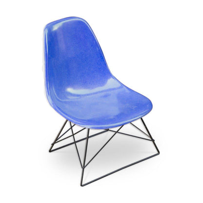 Chaise DSW Medium Blue de Charles &amp; Ray Eames - Herman Miller - Vintage-Piètement Low Rod Base Noir-The Woods Gallery