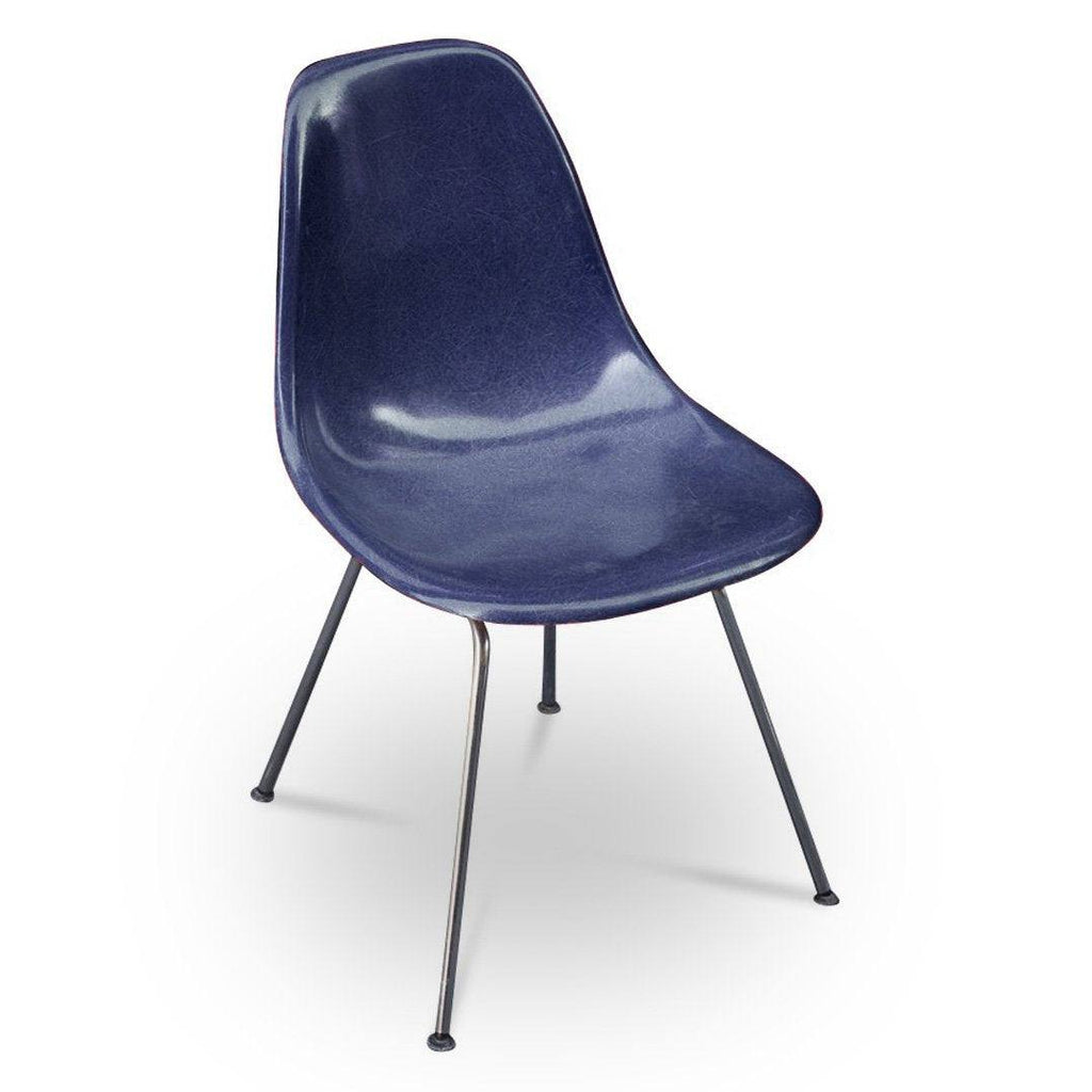 Chaise DSW Navy Blue de Charles & Ray Eames - Herman Miller - Vintage-DSW - Piètement Base Dowel Noyer-The Woods Gallery
