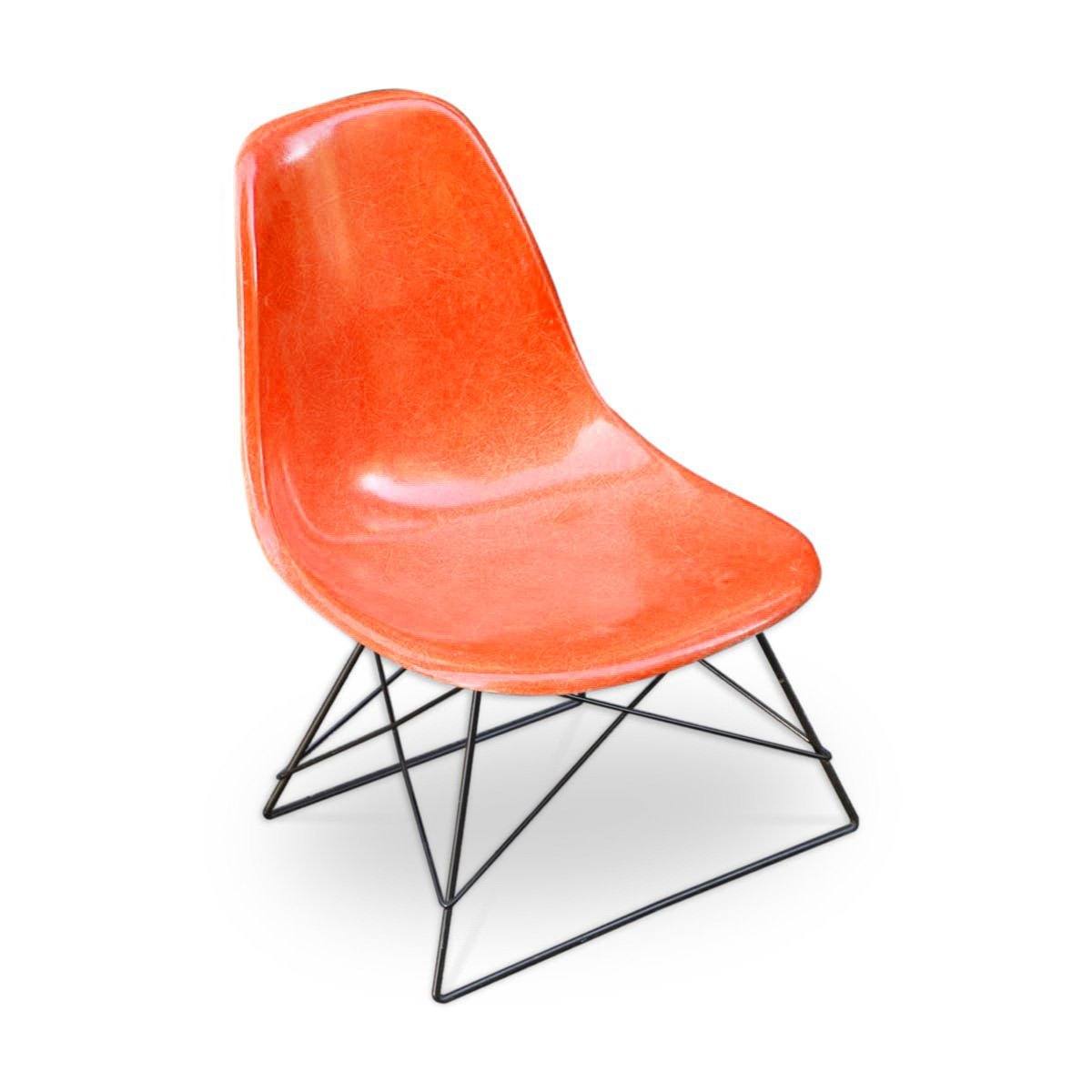 Chaise DSW Orange de Charles &amp; Ray Eames - Herman Miller - Vintage-Piètement Low Rod Base Noir-The Woods Gallery