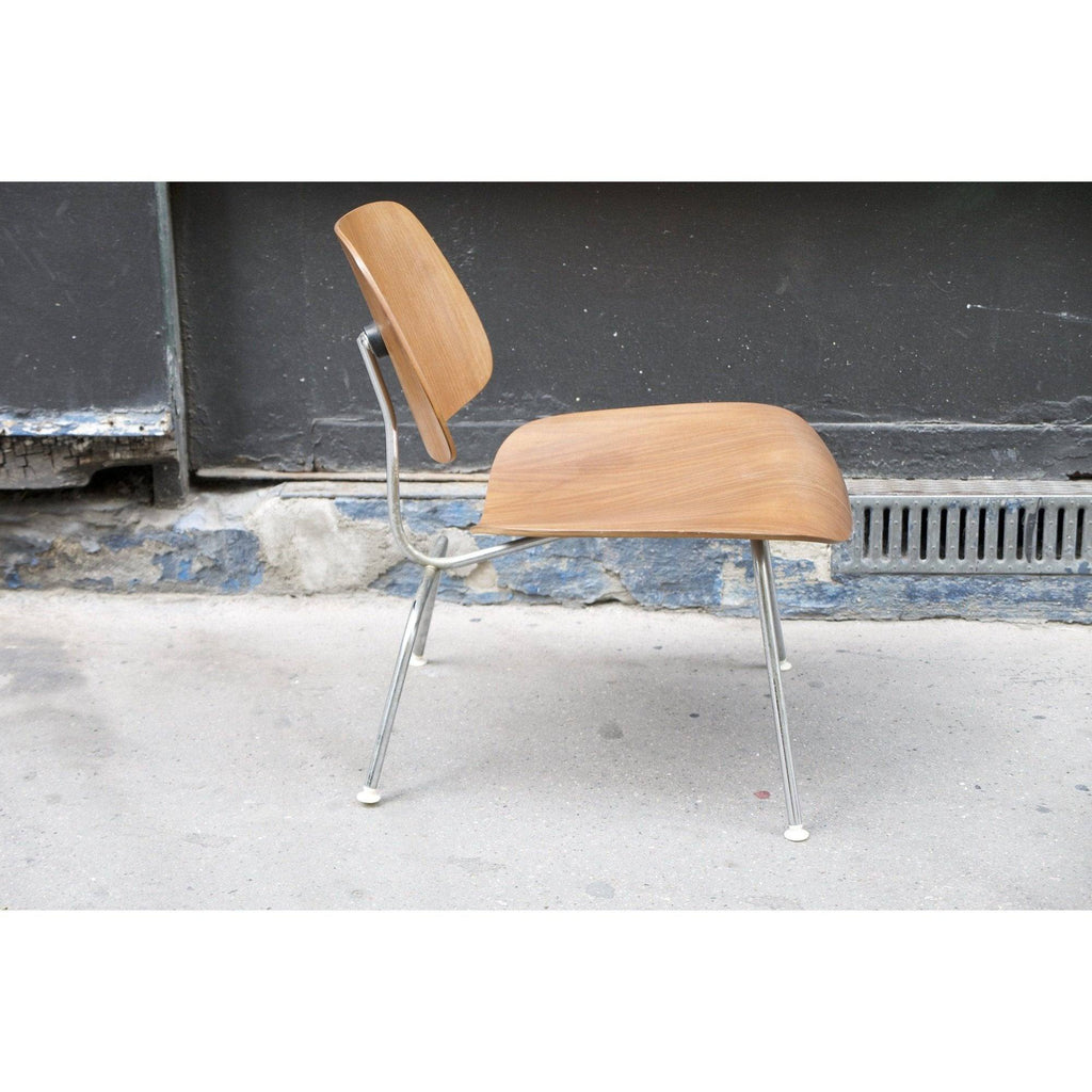 Chaise LCM en noyer de Charles & Ray Eames - Herman Miller - Vintage-The Woods Gallery