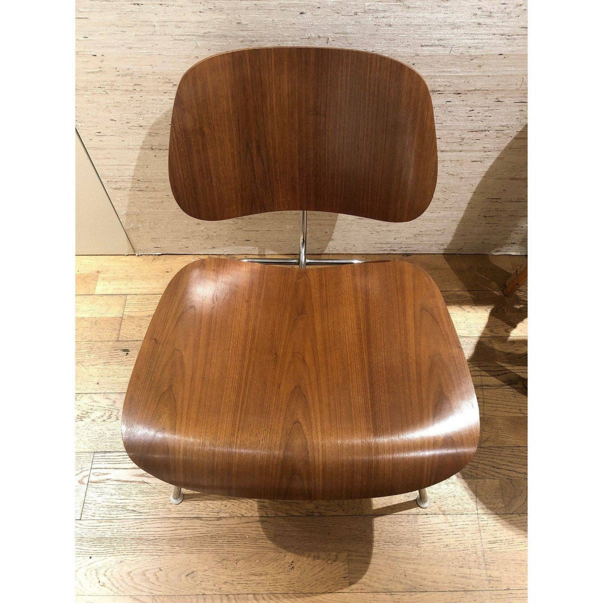 Chaise LCM en noyer de Charles &amp; Ray Eames - Herman Miller - Vintage-The Woods Gallery