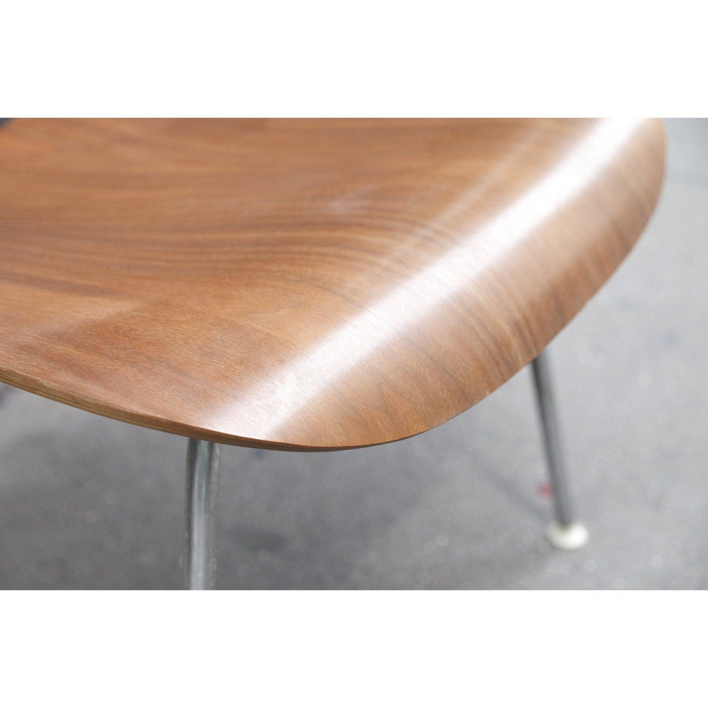 Chaise LCM en noyer de Charles & Ray Eames - Herman Miller - Vintage-The Woods Gallery
