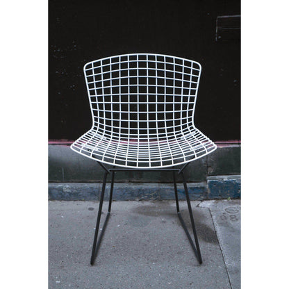 Chaise Wire noire et blanche de Harry Bertoia - Knoll - Vintage-The Woods Gallery