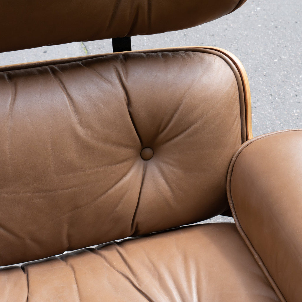 Fauteuil Lounge Chair Beige de Charles & Ray Eames - Herman Miller - Vintage-The Woods Gallery